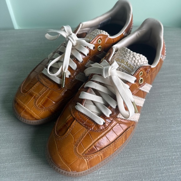 Shoes - Adidas wales Bonner croc